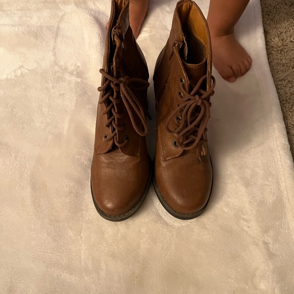 ❄️ 5/$20 Brown boots